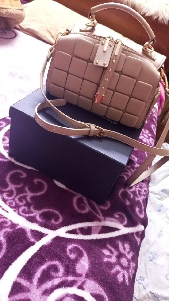 جديدات الفستان ماخذي 150نريده 80والجنطه ماركه ماخذيهه 40ب25قفل


**إذا كنت صاحب هذا الإعلان وتريد حذفه لأي سبب، رجاءا أرسل رسالة إلى الدعم الفني**