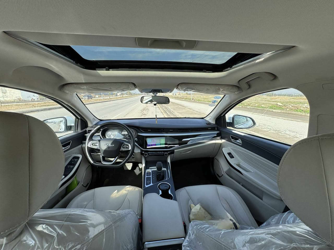 شيري اريزو 5 موديل 2024
فول مواصفات اعلى فئة ضمان 6 سنوات مرقم دهوك
ماشية 23000  كم
كير ومحرك وتدفئة وتبريد شرط 
تحكمات  
فتحة سقف سلايت 
4 ويل كب
 دشبول رقمي 
قفل يصعد الجامات ويغلق فتحة السقف
شاشة كار بلي 
اشاير بالمري اشارات ترحيبيه
وبعد اكو مواصفات السيارة باسمي شرط التحويل  
السعر 113$ 
العنوان الموصل 
للتواصل ***********
متوفر واتساب
