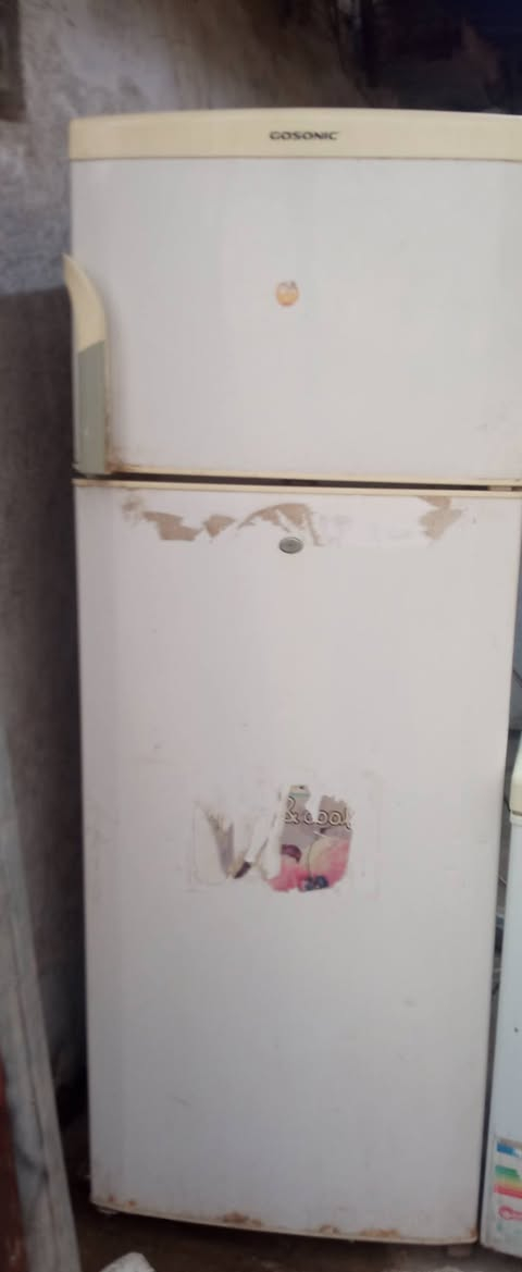 ثلاجه اكبر حجم  والمجمدة  ازغر حجم  للبيع على فحص عنوان بابل  قيم مايرضي الله وخذهن    ***********
