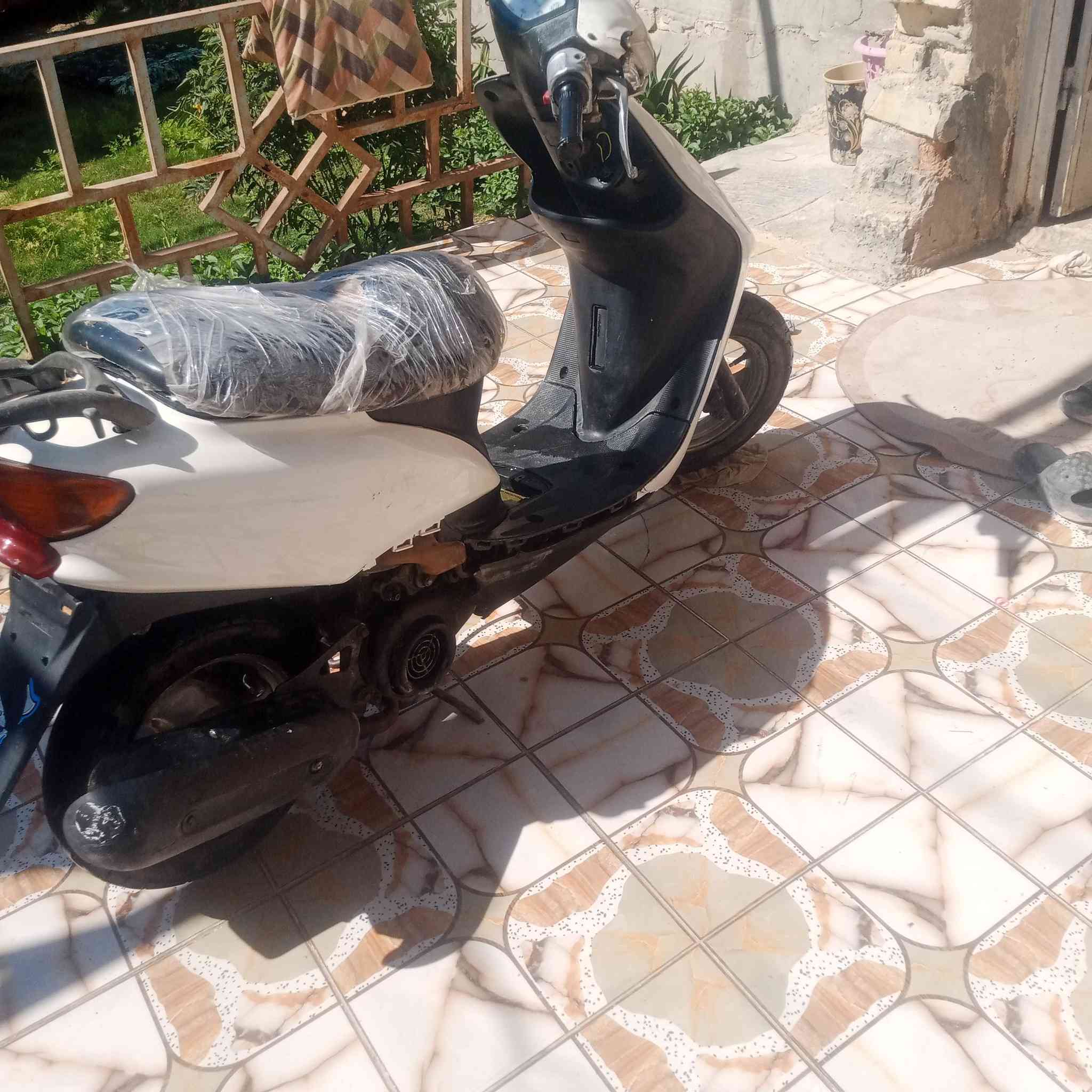 للاتصال والاستفسار:
*********** 
سلام عليكم دراجه 60عصفوريه مكينه خير من الله عوزهه بس كلوبات السعر 130وبيهه مجال
