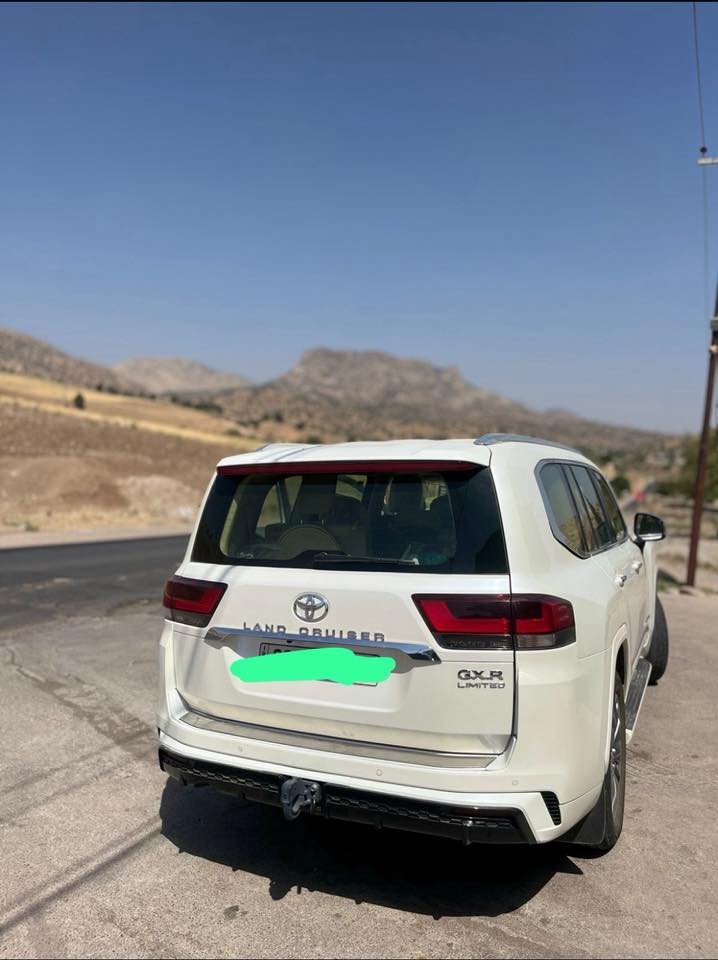 السلام عليكم  لاندكروز لمتد 2024 لون ابيض السيارة ماشية 26 الف  السيارة بريم استيراد اربيل الخاص رقم اربيل السيارة مكفولة فقط بيهة تكحيل بالدوسة الي يم السايق على كد اصبع وبيهة سخطة بالعامية الخلفية على كد اصبع. السيارة جديدة بعدهة بجياسة الشركة 
السعر 665 وبيهة مجال بسيط حيل حك الجية 
العنوان بغداد زيونة
للتواصل والاستفسار ***********
