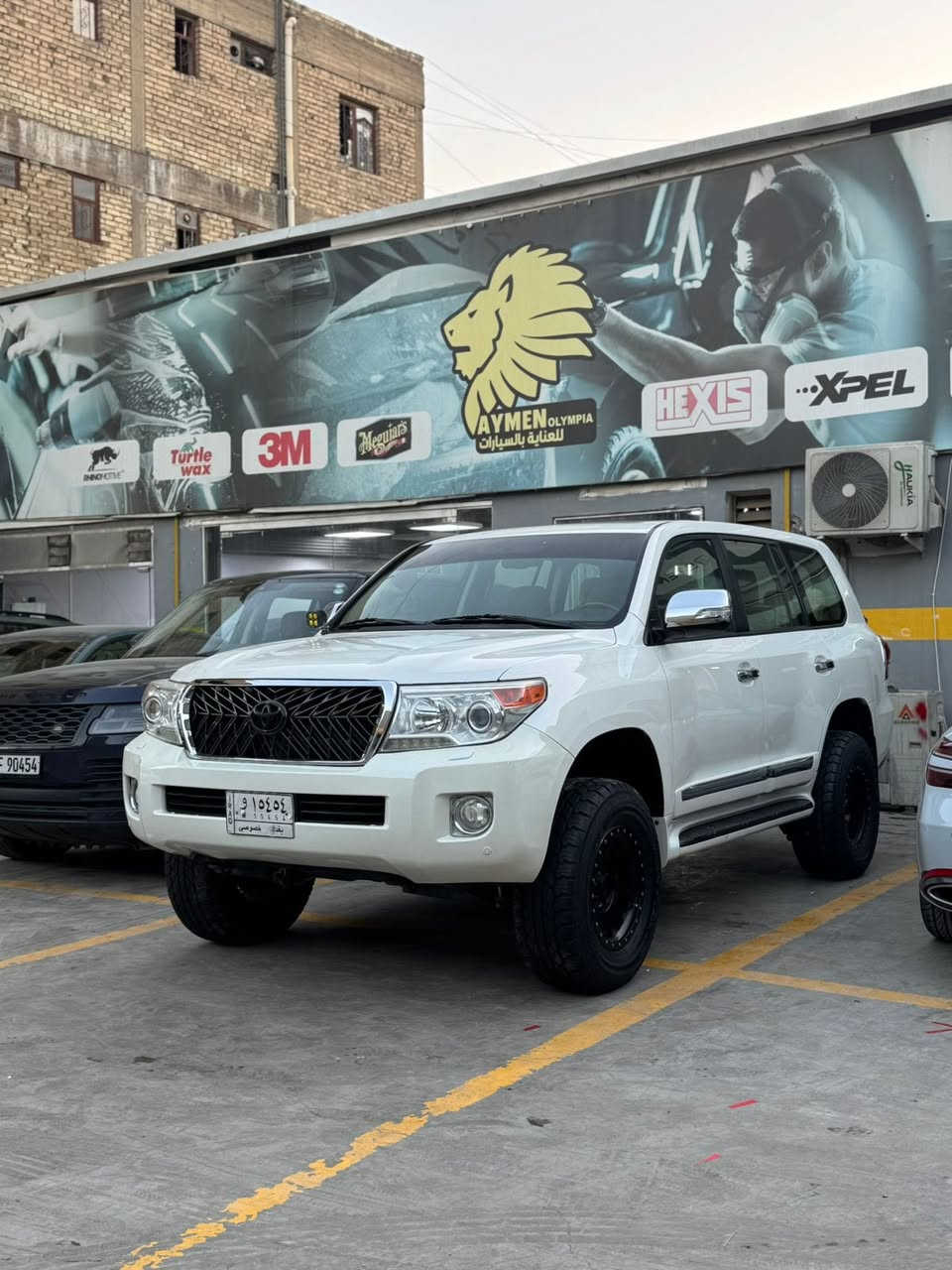 السلام عليكم 
لاندكروز موديل 2014 ساز  جديدة احلة من الصور ماشية 115الف عليهة تزويد و مصروف عليهة السيارة بيهة صبغ بين الجاملغ و الباب شي جداً بسيط

مواصفات 
محرك 6 سلندر
حساسات 
فتحة 
بصمة تشغيل + بصمة ابواب 
زراكات امامية

استفسار 📞 ‭0773 210 4757‬

السعر 400 يعني 4 دفاتر وبيهة مجال

العنوان📍زيونة تقاطع ملعب الشعب خلف محطة وقود المثنى 

معرض الليث لتجارة السيارات
