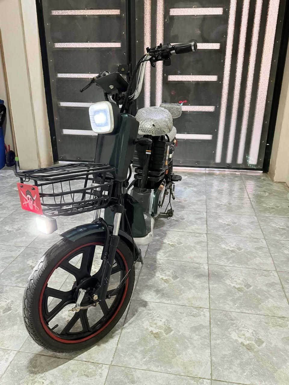 السلام عليكم 
ماطور شحن KOREA.MR.VIP
بصمه + كارت + سويج 
لايت عالي ناصي 
لد خلفي 
أربع دبلات خلفي 
ثنين أمامي 
تايرات جديده 
أربع نمرات سرعه 
السرعه ٩٩
اربع بطاريات دبل 
الكيلومتر ٣٦ 
كلو أصلي 
السعر ٣٥٠ وبي مجال 
الاستفسار خاص


**إذا كنت صاحب هذا الإعلان وتريد حذفه لأي سبب، رجاءا أرسل رسالة إلى الدعم الفني**