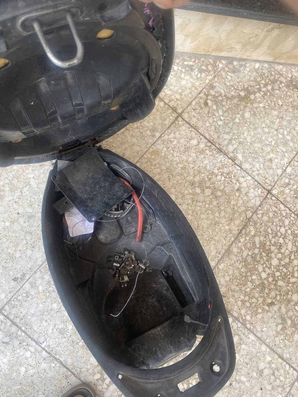 للبيع انطي اي سعر وخذهن مكاني بغداد حي الجامعه وتساب ***********
