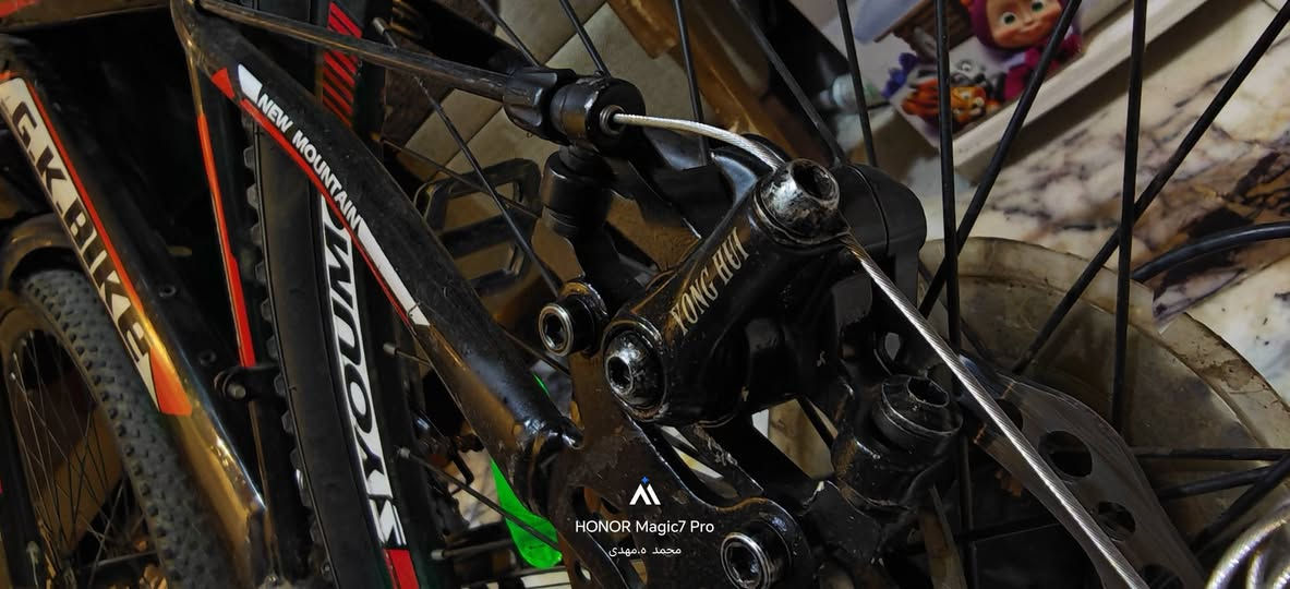 بايسكل للبيع جبلي دبل امامي حجم 26 تايرات واجوابه جدد
نوع G.k . Bike
صيني بس سستم بدالات وعقرب وكرنك  ياباني شيمانو  
بريك صينيه
سرعات 3*8
كامل مكمل من كلشي سرج ابو الدبلات مريح جدا مناقصه اي شي 
المكان بغداد جكوك الكاظميه 
***********
