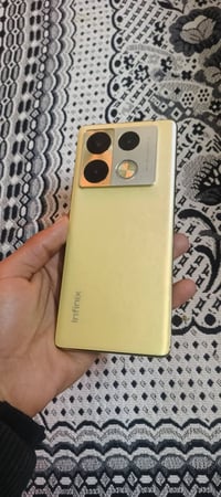 نوت 40 برو • ٢٥٦ جيجا • رام ١٢+١٢