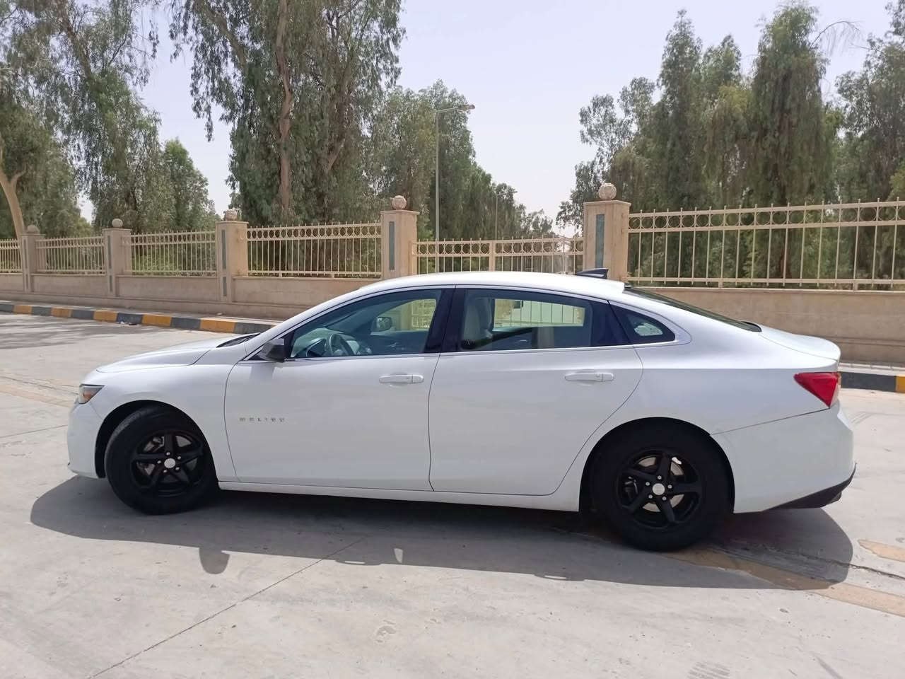 السلام عليكم
للبيع ماليبو 2017 
لون:ابیض
ماشيه :182  الف كيلو
السعر // 103
      ______________
الضرر// مثل ما موضح بلصورة صندوق وجاملغ خلفي بجم كبس و بدون دواخل ايرباك كاش سليمة شواصي و كهربائيات محرك كير تبريد حدادية كلها بشرط
رقم اربيل السيارة بأسمي هزه ٢٠٢٦ فحص سنويه كله جديد تحويل مباشر
     ______________
المواصفات 
 ✅بصمه ابواب + جنطه
✅ويل كب ١٧ 
✅محرك 1500 توربو 
✅مانع انزلاق
✅شاشه كبيره تدعم 📲Android Auto/car play
✅خرائط Gps
✅كامره خلفيه 
✅كروز مثبت سرعه
✅شاشة ضبط واعطال بل دشبول
✅منافذ USP/ 12V /Tip C
✅مانع انزلاق 
✅حساس اطارات
✅4 دسك/ Abs
         ______________
مكاني الموصل
رقم التلفون ***********
