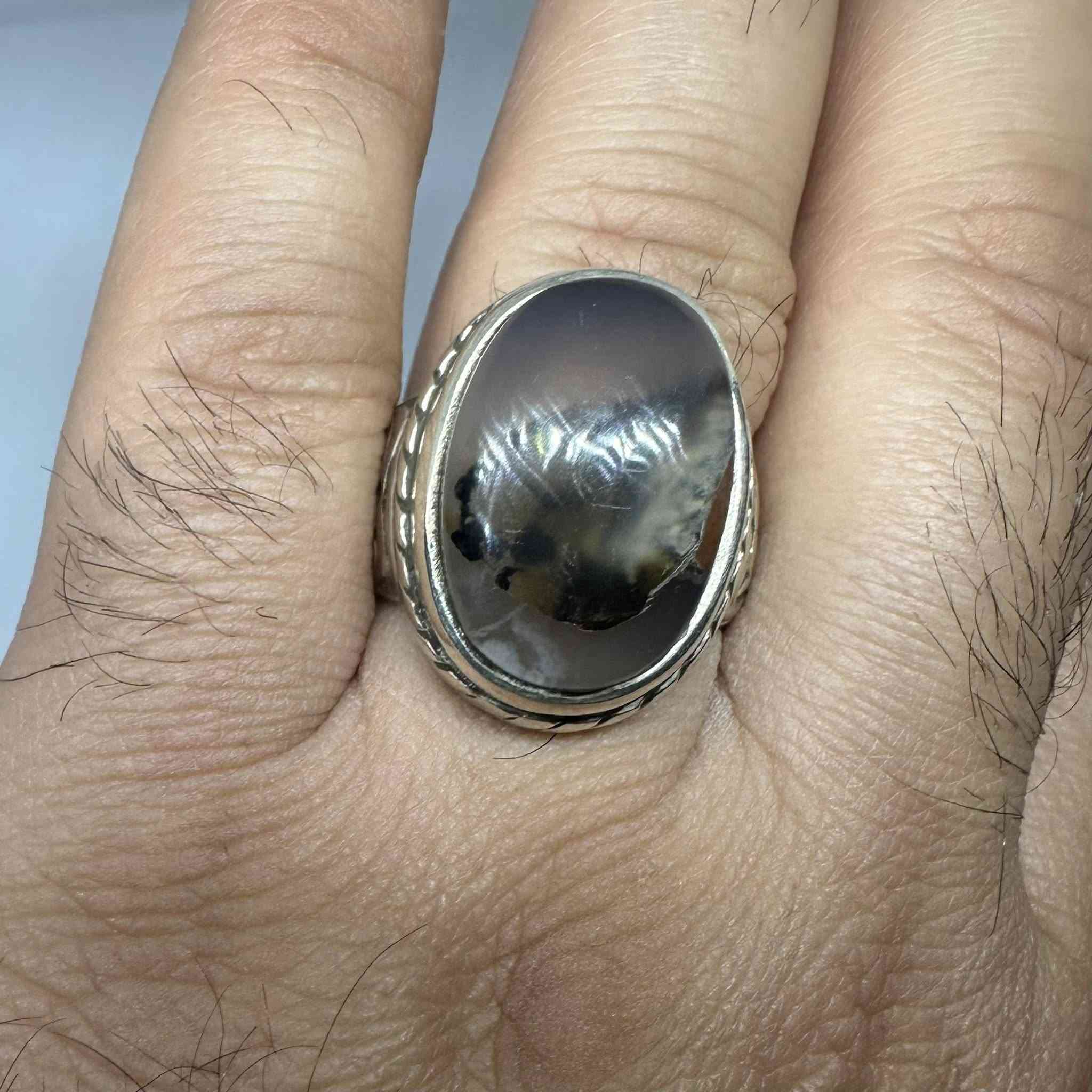 عقيق يماني مصور رباني طبيعي ١٠٠٪؜
للباحثين عن القطع المميزة خاتم عقيق يماني أصلي يمتاز بنقوش وتصاوير ربانية طبيعية. قطعة فريدة تجمع بين أصالة المنشأ وجمال المظهر.

💰 السعر: [٧٥ الف] 
📞 للتواصل: واتساب ***********او ماسنجر
