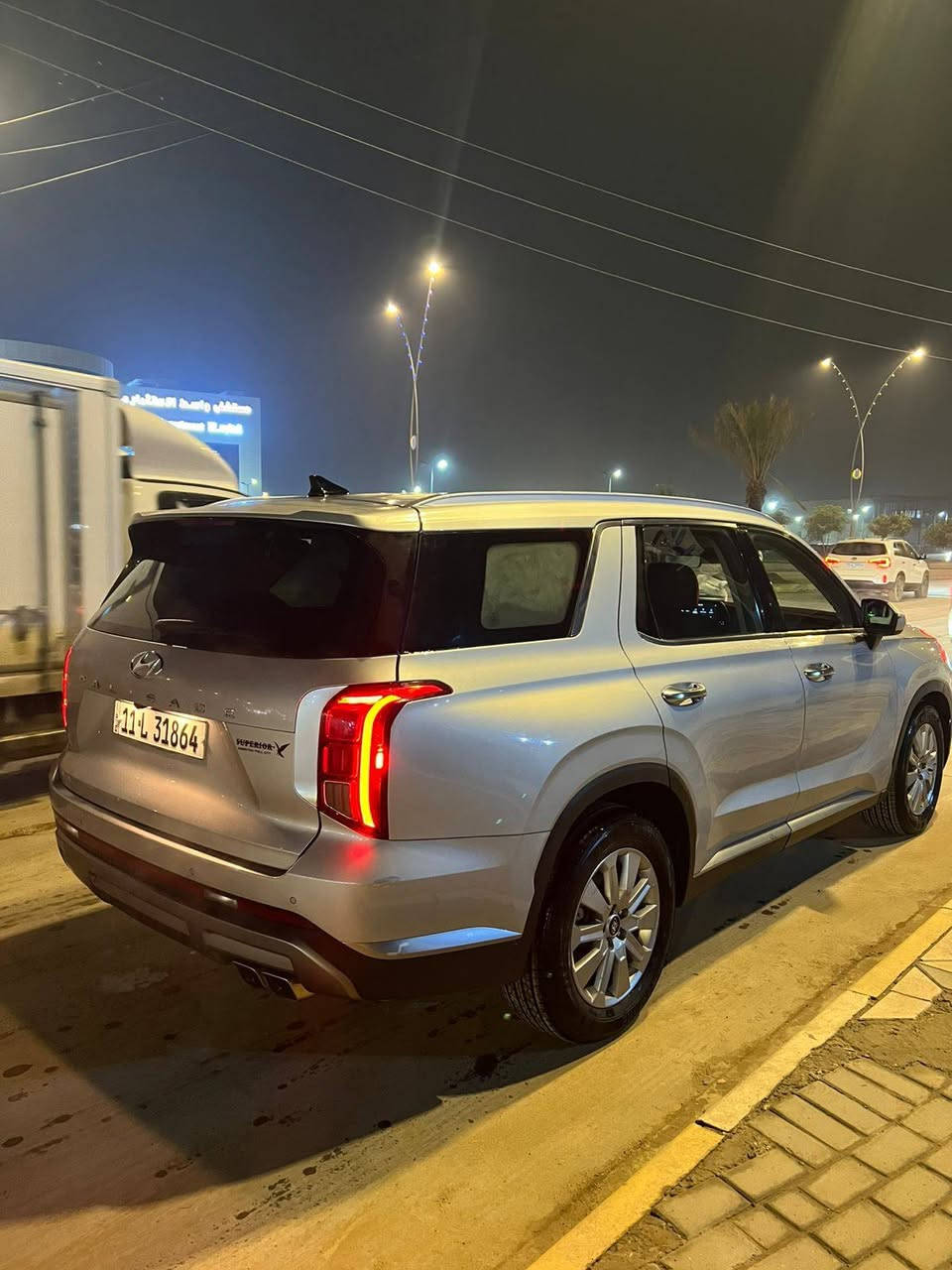 السلام عليكم اخواني هونداي باليسايد 2023 رقم بغداد بأسمي.  السيارة بعد احلئ من الصور.   حادثها حلو بدون دواخل ولا كلشي ومبدلات. ومصلحة تصليح درجة أولى وصور الحادث مرفقة مع المنشور  مكانها واسط الكوت مركز المدينة  سعرها ٢٩٥ وبيها مجال قليل   للأستفسار *********** 
 مواصفاتها
المواصفات الداخلية
زجاج كهربائي
سنترلوك
كراسي مدفأة
مدخل USB / AUX
أكياس هوائية
تحكم مقاعد كهرباء
تحكم مقود
ذاكرة مقاعد
مقود مدفأ
مكيف
نظام إنذار
مشغل أسطوانات
مقاعد جلد
مقاعد رياضية
مقاعد مبردة
مقعد خلفي كهربائي
المواصفات الخارجية
دخول بدون مفتاح
مرايا كهربائية
مصابيح زينون
مصابيح LED
هوك خلفي
حساسات خلفية
مرايا قابلة للطي كهربائياً
أنوار نهارية
إطار احتياطي
جنوط
حساسات أمامية
مواصفات السلامة والتقنيات
لايت ثلاثي العدسات
كاميرات 360 درجة
صور الحادث موجودة
كلين تايتل (تعتبر)
المحرك والأداء
حجم المكينة: 6 سلندر
السعة: 3800 سي سي
مواصفات إضافية
رادارات خلفية وجانبية
فتحة سقف
كشنات كهرباء
خزّن وضعيتين مع تدفئة وتبريد المقاعد الأمامية والخلفية
4 وضعيات قيادة
قراءة خطوط السير
صندوق كهرباء
3 قطع تبريد
حساسات أمامية وخلفية
دشبورد شاشة ديجتل
دخول بالبصمة (ذكي)
سايد بريك كهربائي
أوتو هولد + نقطة عمياء
شاحن لاسلكي
مثبت سرعة
