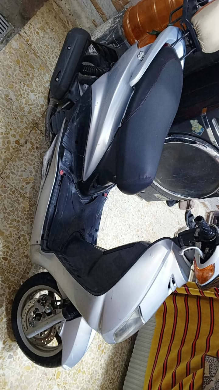 السلام وعليكم 

دراجه سكنس للبيع نثيه ياباني 110 
دراجه تخبل مشي ماله شلعته حلوه امبدل قايش وبريك خلفي وراجز 
دراجه كلش حلوه 
سعر 650 وبيه مجال 
مكان البلديات شارع المرور 
***********
