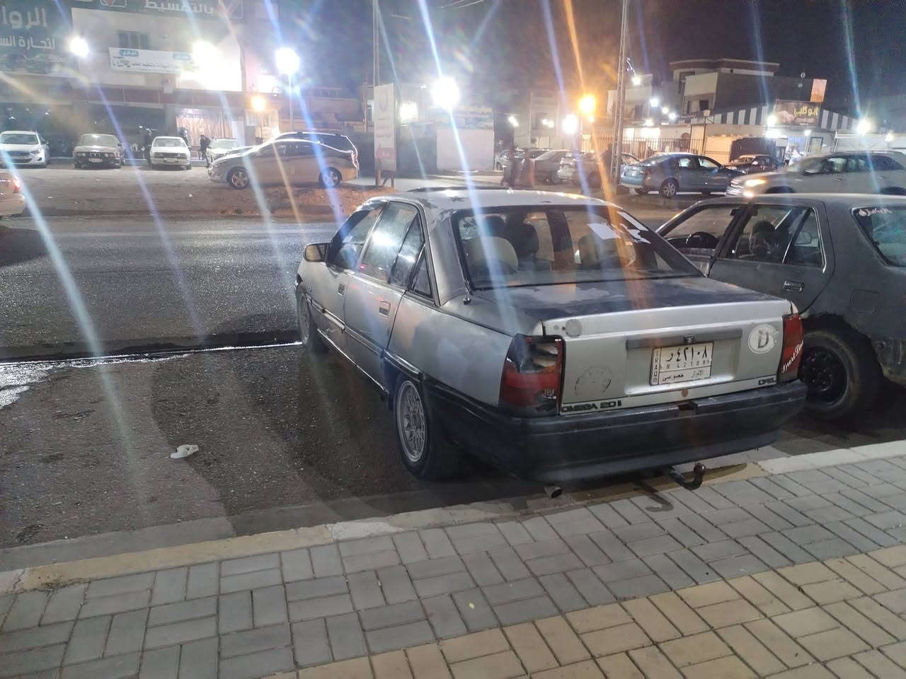 اخوان سلام عليكم عندي سياره البيع او مراوس المكينه وكي وصدر خير منله موديل 88سنويه ال سبعه وعشرون مكاني فلوجه السعر25بيع مستعجل اليسفسار علا الرقم***********
