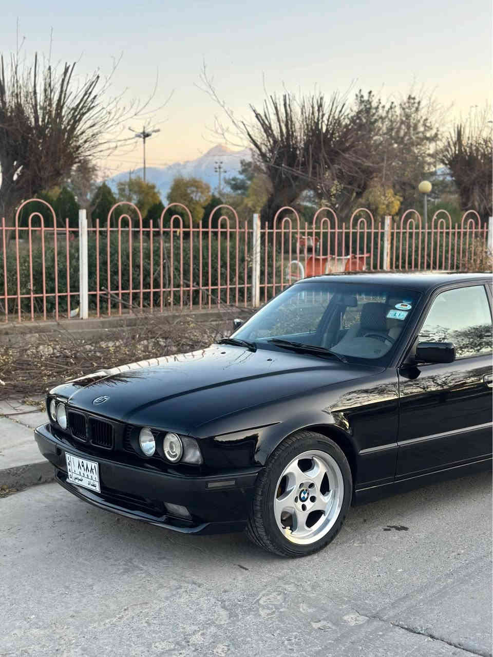 بەناوی خودای گەورە و میهرەبان
بیئێم  ٥٢٥ ئۆتۆماتیک 
سەیارەکە لەسەر دەقی شەریکە ماوە
دەحم و لێدراو نیە 
بێ مەسرەفە
حلوجە بێ سەرەتا
شوێن قەڵادزێ *********** بشدار, السليمانية
