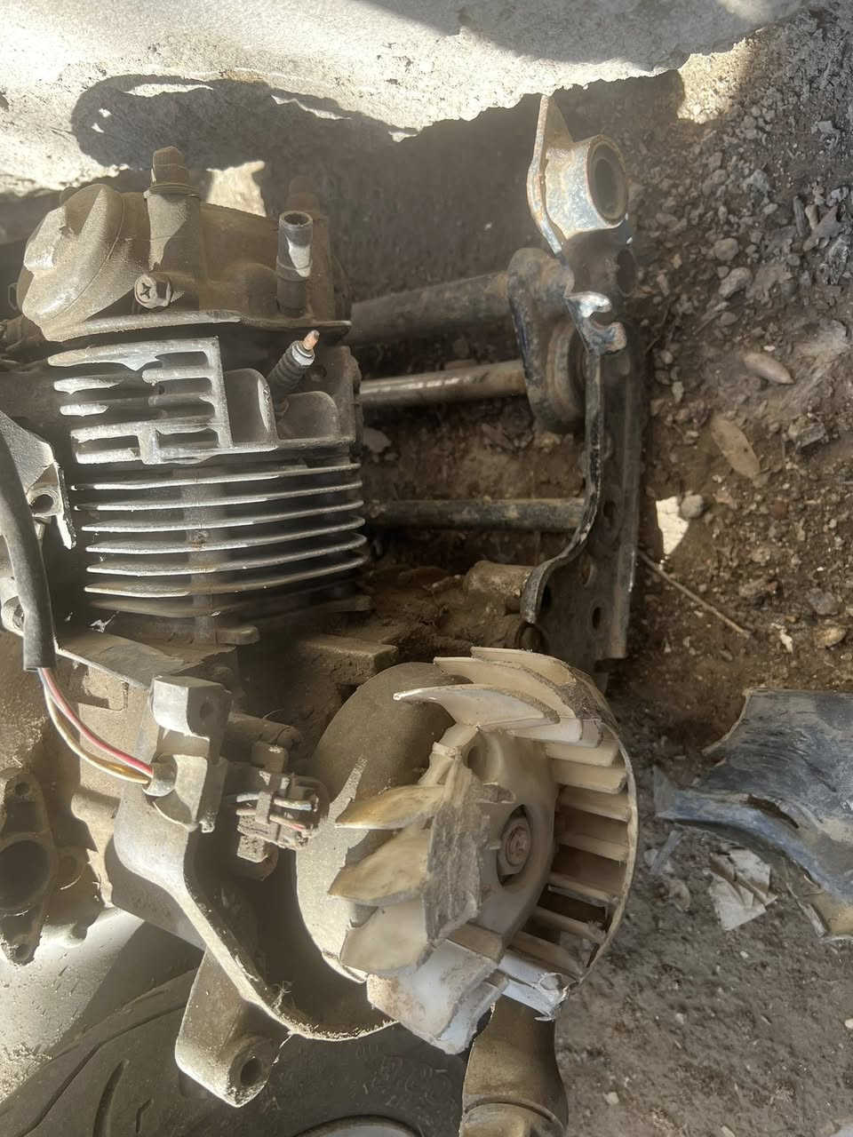 السلام عليكم محرك ماكس جديد شغال كامل مفتوح مره وحده بي نضوح دهن خفيف وشاصي مال ماكس عدله وكفرات صيني خلفي وويل دسك امامي جديد هوه وتاير 
السعر ١٨٠ وبيهن مجال كلهن شلع 
موحود خاص ورقم 
*********** 
المكان حله بابل مركز
