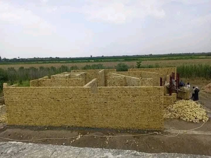 عملنا في بغداد فقط تسليم مفتاح كرسته وعمل ترميم إضافة بناء تسليم هيكل عظم بدون باب وشباك سعر المتر المربع للهيكل كرسته وعمل 200 الف  يتضمن الفقرات التاليه
دفن وتعديل الأرض بمادة السبيس مع مستوى وزن الشارع
مع الحدل بحادله كبيرة
رش مبيدات كلوردين قاتل الحشرات
تسقيط وتخطيط الخارطه على الارض مع فرش نايلون زراعي نوعيه جيده
عمل المجاري حسب مخطط الخارطه نوعية امل الشريف المصري
تسليح الرفت يكون حسب مخطط الخارطه مع حصيرتين تسليح
صب الرفت بمواد درجه اولى اسمنت مقاوم رمل اخيضر حصو مكسر او صب بم  كونكريت جاهز حسب طلب الزبون
يكون ارتفاع الرفت ٤٠ سم
صب بتلو ١٠ سم حسب المخطط
بناء بالطابوق الجمهوري بارتفاع ٣،٣٠ للطابق الأرضي
عمل حداده ونجاره صب السقف نوعية الشيش عراقي اف اف أو سوبر أو ماس رباط ٣٠ سم على كل البيت مع السقف
بناء الطابق الثاني بارتفاع ٣،١٠ نفس مواصفات الطابق الأرضي مع مردات ماء ٢٠ سم
بناء البيتونه مع صب السقف حسب مساحة الخارطه مع الستاره بارتفاع ١،٢٥د سم
يشمل الهيكل المجارى كاملة مع مرازيب السطوح والبلكونات
مع تأسيس أنابيب السبالت مع تأسيس
علما عملنا بغداد نقد فقط
للتواصل يرجى مراسلة الصفحه أو الواتساب الاتصال بالارقام التاليه
*********** واتساب
***********
ربي يرزق الجميع
