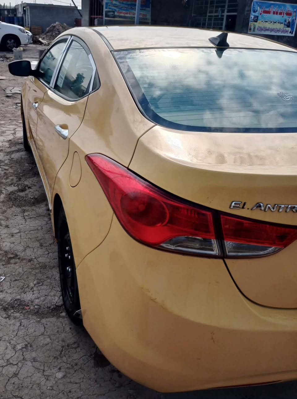 السلام عليكم
النترا ١٣ وارد امريكي حادث فقط لايت امامي بدون ضرر 
مبدل تخم تاير وسلف وداينمو و باتري
رقم بغداد انكليزي هيأه مصفره 
تبريد تدفئه
تجي تفحص وتاخذ 
العنوان بغداد ابوغريب
***********
