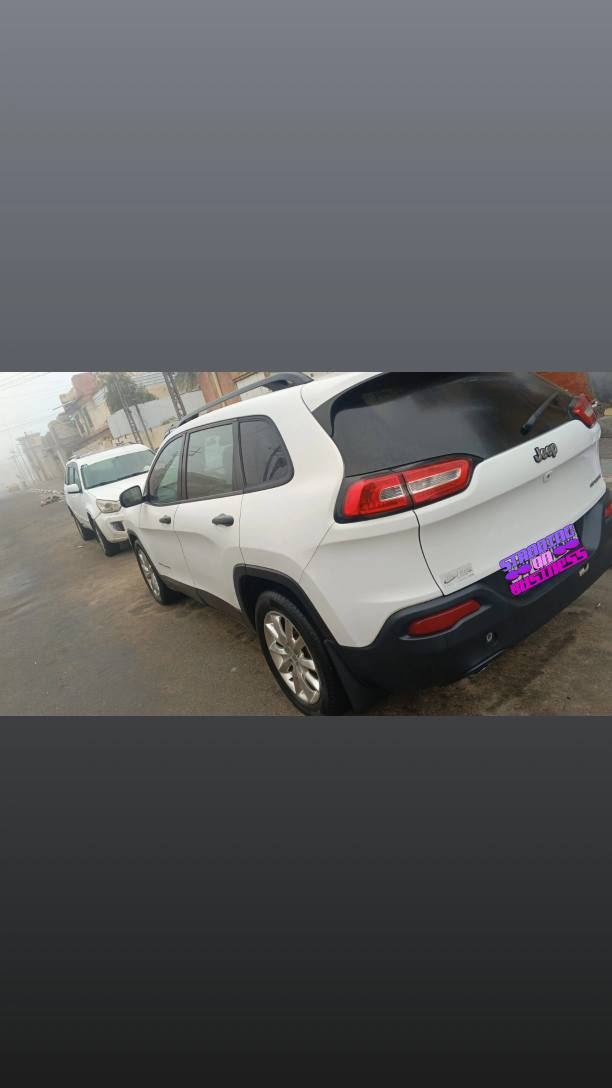 جيب شيروكي بزون 2016 للبيع، سيارة كفالة كير ومحرك، حجم المحرك 2400cc اقتصادي، سنوية 2029 ،السيارة بيها بس باب السايق مبدل بباب مطابق،بيها زلوغ ودحجات بسيطة والسونار مرفق بالصور، السيارة استخدام بيت وماشية 157km ، 
رايدها ب 115 وبيها مجال بسيط
المكان البصرة القبلة حي الجامعة
*********** البصرة, العراق
