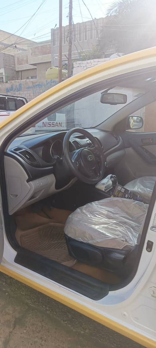 سلام عليكم فورتي  موديل 12 مكينه 2000 حادث جاملغ تبديل جاملغ دوشمه جديده مكينه خرسه، تبريد ثلج كله شغاله تخم تاير جديد صدر جديد وارد امريكي رقم بغداد. مكاني مدينه الصدر رقمي ***********🌹
