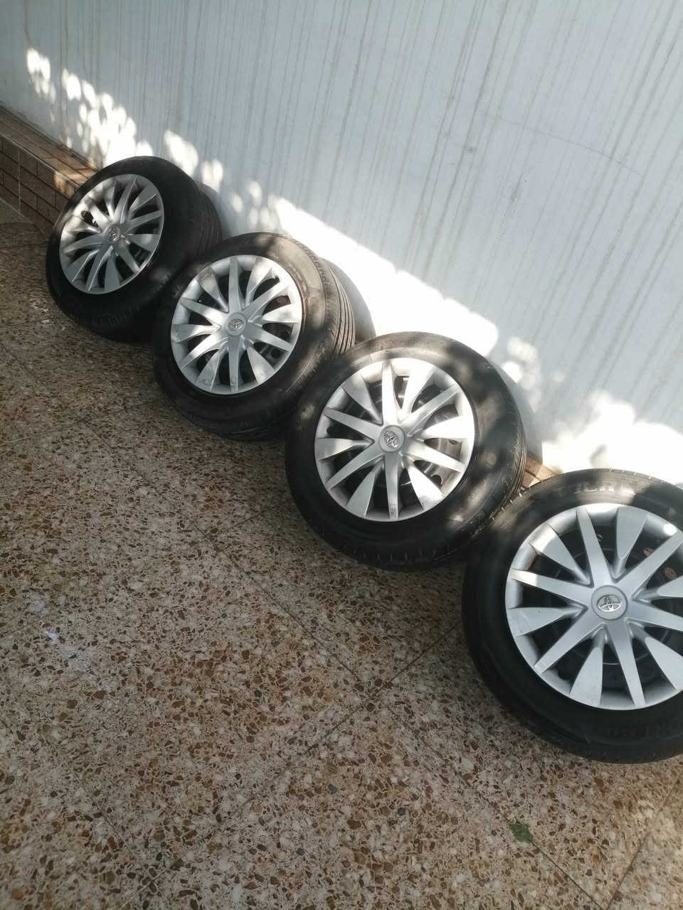 للبيع تخم ويل كورلا مع كبات وحساسات نضيفات حيل وبشرط حجم 16 /60 السعر ١٨٠ وبي مجال الشراي ينتصل *********** وتساب
