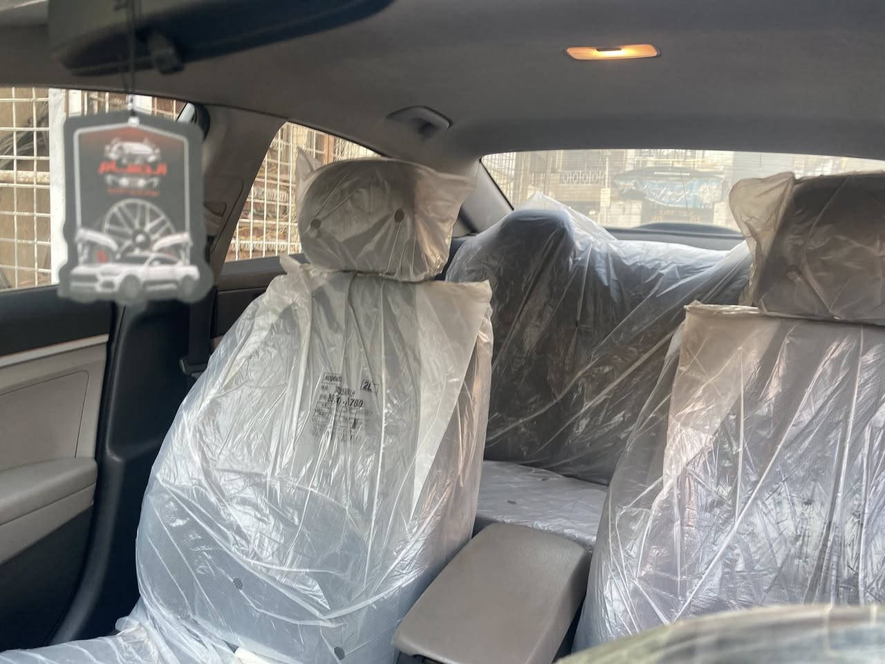 السلام عليكم ورحمة الله وبركاته  سياره انترى خليجي  وكاله نص فول جديده سياره  تبريد حداديه كله وضع الشركه شرط حته الحداديه مال شركه لسا مامفتوح ترايه زيرو سيار بل كارتون مكفوله من التبديل والكص والصبغ  والتعمير السياره كلهه  مكفوله  بس بيهه طخه كلش كلش صغيره بصف الدعاميه الوره وهاهيه فقط باقيه على وضعيتها كلين وكاله  ماشيه ١٠٠
مكينه دوش 
كير At
السياره نص فول
فول تحكمات ستيرن 
قطعتين تبريد 
شاشه وكار بلاي.  بلاديه  
تحكمات مري
رادارات جانبيه
رادارات خلفيه 
رادارات امامي 
تحديد مسار 
وكروز سرعه 
قياده ذاتيه 
صندوق ذكي 
انارة ترحيبيه  
كامره اماميه 
كامره خلفيه 
لد امامي  ً 
وبعد بيهه مواصفات 
السياره سنويه  لحد سنه 2031 باسمي.رقم انكليزي هزه ٢٠٢٦ ثاني يوم احولك  السياره سعره١٥٢  ورقه وبيهه مجال للشراي  للتوضيح السياره مال بيت يعني  استخدام شخصي  @ رقمي ***********
