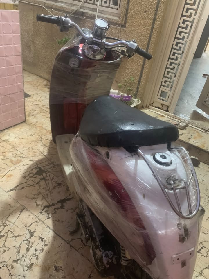سلام عليكم 
دراجه كلاسيك 
نضيفه كفرات نضيفه مكينه نضيفه 
لا نضوح ولا صوت بلمكينه 
بيه دبل رياضي 

السعر 130 وبيه مجال حك الجيه 
 
 العنوان بغداد البلديات شارع الكاشي 

***********
وتساب
