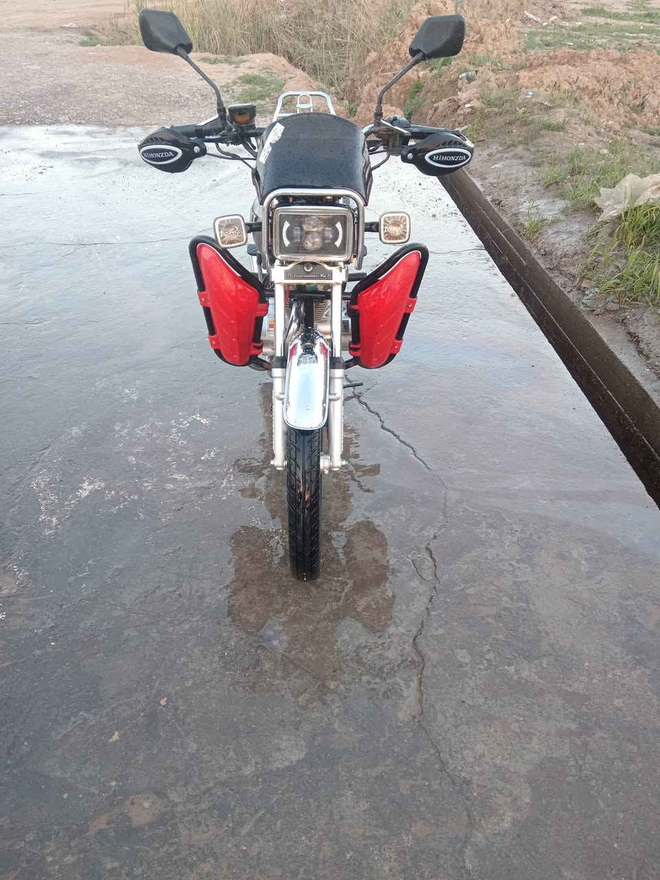 السلام عليكم موطور سيفان للبيع موديل 2024 محرك 200  شرط ما مطخوخ صبانه جاهز كهربائيات شرط جاهز السعر 700 وبيه مجال شي قليل استفسار عل رقم ***********
