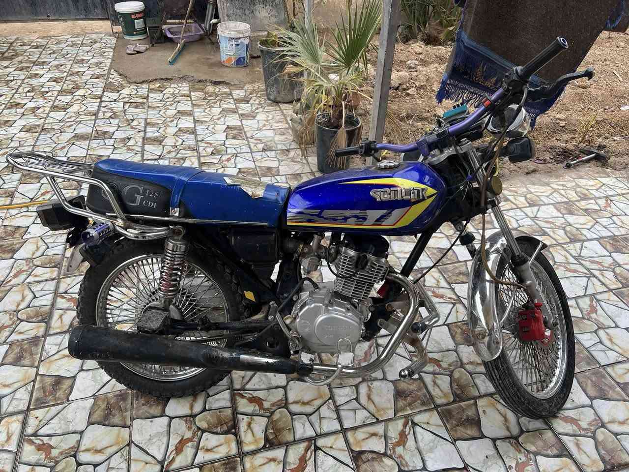 السلام عليكم دراجه تايكر سولنك للبيع كامله مكمله اي نقص ما بيها موديل 24 الشراي بيه خير او يدلل 550بيها مجال***********
