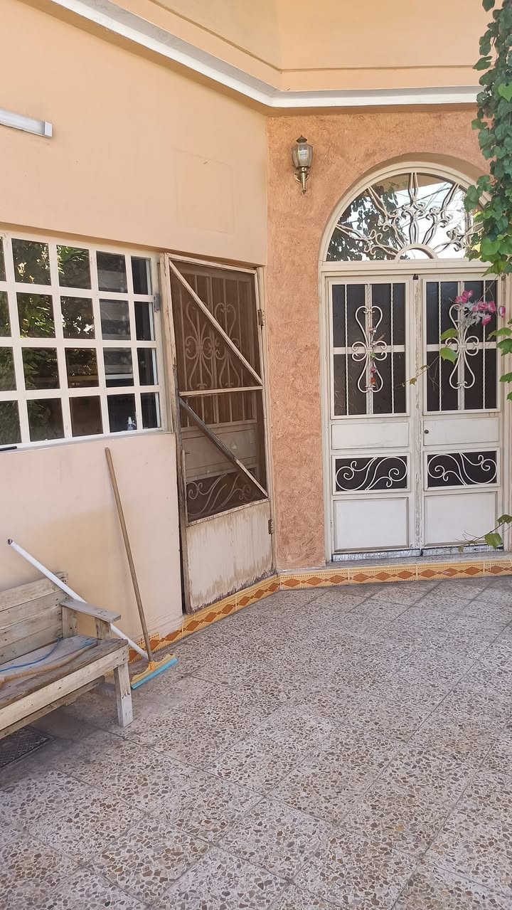 دار للبيع طابو صرف بأسم شخص واحد مساحة 203 متر ركن طابق واحد يتكون من غرفتين نوم وهول واستقبال وبيتونه كركوك 1اذار الفلكة الأولى قرب مسجد نورالهدى البيت فارغ تسليم المشتري مباشرة لمعرفةالتفاصيل الاتصال بالرقم***********
