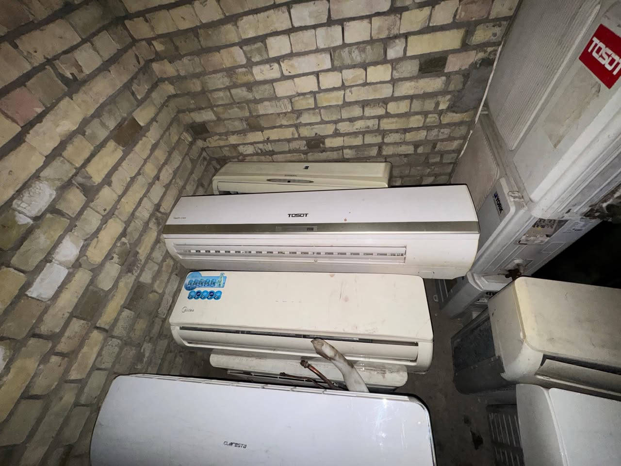 السلام عليكم سبالت عدد 11 خارجيه وداخليه فقط 
الاجهزة بلاديه ع وضع الشركه 

توسوت ٢طن 

توسوت 3طن 

ميديا ٢طن  

ميديا  2طن 

ميديا 2طن 

ميديا 2طن 

جنرال كولد 2طن 

جنرال التايلندي 2طن 

تكما 2طن 

كينود 2طن 
كلير 2طن

البيع شلع 
سعر قفل مليونين  و٣٠٠ قفل 

العنوان بغداد حي اور 
***********
