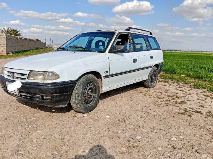 السلام عليكم
استرا استيشن 
موديل 93 
مشروع وطني بأسمي السنوية
صبغ أعطي عام لكن مو عام 
السعر 40 ورقه 
***********
