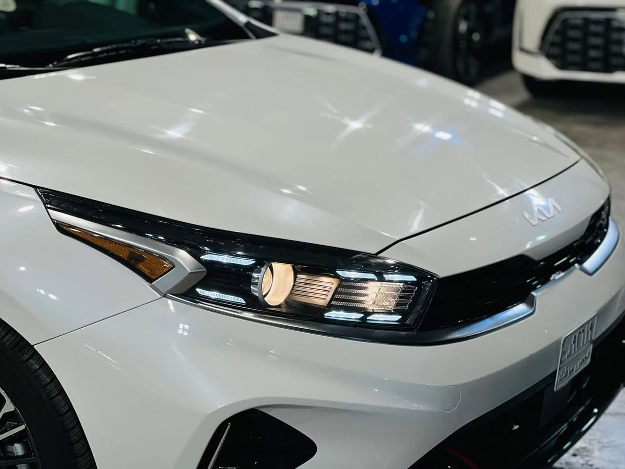 Year :  2024
Make : KIA
Model : FORTE GT-LINE
اللون : ابيض
سعه المحرك :  2.0 DOHC دوش
المسافه المقطوعه :  ٢٣  mi بعدهة زيرو 
----------------------------------
🚘 المواصفات 🚘
وارد امريكي  🇺🇸
بصمه
رقم بغداد جديد 
فتحه
شاشه 
كاميرا
كراسي كهرباء
تدفئة و تبريد مقاعد اماميه 
فرش جلد 
تحكم سرعه
تحكم مسجل
شاحن وايرلس
ويل 17
هاندبريك كهرباء
اضويه اماميه و خلفيه LED
نظام عرض الكاميرا
تشغيل عن بعد
بروجكتر
حساس تجاوز
تحديد مسرب
رادار امامي
DRIVE MODE
AUTO HOLD
----------------------------------
⭕️ حادث السياره الدعاميه الاماميه تبديل و صبغ / و البنيد تبديل و صبغ - الحادث مرفق مع الصور ⭕️
الايرباكات: جميع الايرباكات سليمه 
السعر178 وبيهة مجال كلشش قليل 
المكان شارع فلسطين


**إذا كنت صاحب هذا الإعلان وتريد حذفه لأي سبب، رجاءا أرسل رسالة إلى الدعم الفني**