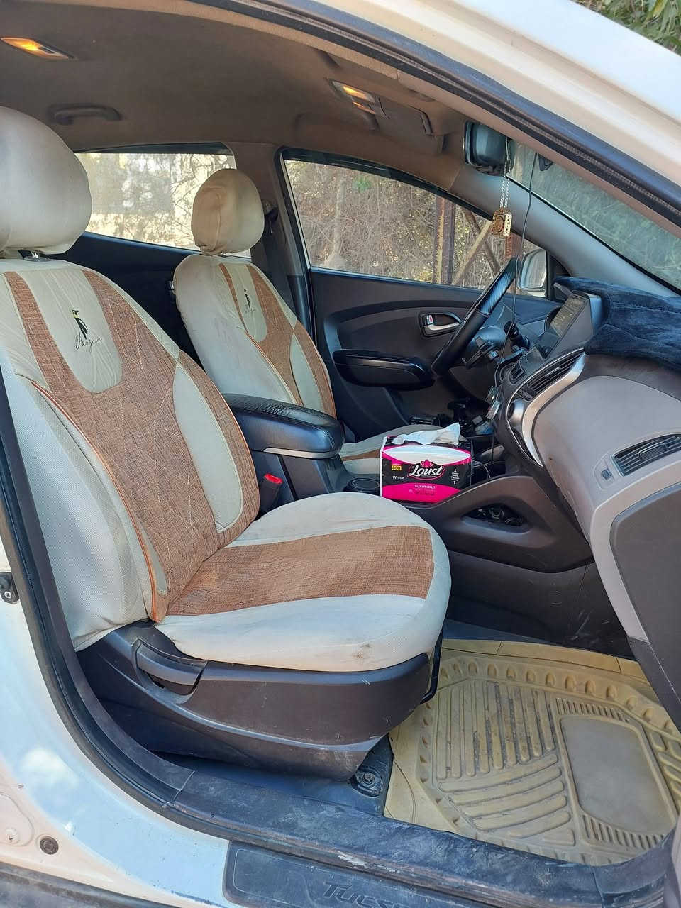 هونداي توسان ١١ محرك ٢٤٠٠ خليجي كير محرك مكفولات تخم تاير السيارة مصبوغة عام و معجون شواصي مكفولة ابيع مكلوبه منضومة غاز جديدة انسى البانزين تدفئة تبريد كهربائيات كله تمام بأسمي تحويل ثاني يوم هزه و رقم جدد العنوان الدورة السعر ٩٦ رجاءآ لتكتب سعر بالتعليقات تعجبك السيارة تعال شوفها و عامل عليها اما تكتب بالتعليقات حتى ٩٧ هم ما ابيعلك رقمي *********** سيارة حلوه و ناعمه بس محتاج فلوس و اريد ابيع
