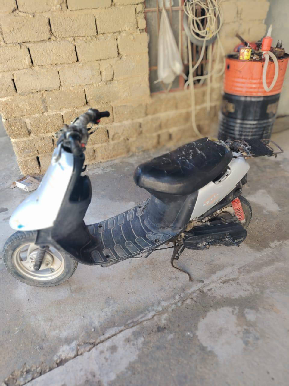 دراجه بطه
موديل 2003
دراجه شغاله 
شلعه ومعدل شرط
كلشي شغال 
دراجه مكفوله من العطلات 
ما بيها اي صوت 
دراجه مجفته جديد تجفيت اصلي نوع MTR
سعر الدراجه 150 وبيها مجال للطيبين 
مكاني كربلاء حي الشهداء
موجود خاص 
وموجود على رقم ***********
