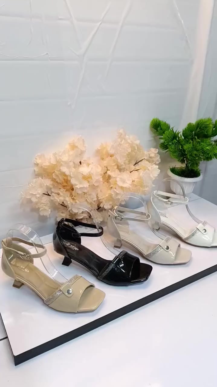 قمة الاناقة والجمال 🥰

موديلات حديثة وحصري 

احدث موديلات للاحذيه النسائية 

بتصاميم مختلفه وحصريه😉

موديلات انيقة تناسب جميع الأذواق 

👇👇👇👇👇👇👇👇👇👇

باقي كل الموديلات داخل الصفحة 

قياسات 37 /38 /39 /40 /41 

________________________________
كما يمكنكم الشراء عن طريق خدمة التوصيل 
داخل كربلاء المقدسة وكافة محافظات العراق 🇮🇶
للحجز والاستفسار ***********‪ 📞
او مراسلة الصفحة الرئيسية 
______________________________
العنوان ٍكربلاء شهداء سيف سعد 
مقابل صيدليه طوق الياسمين 
#متابعين
