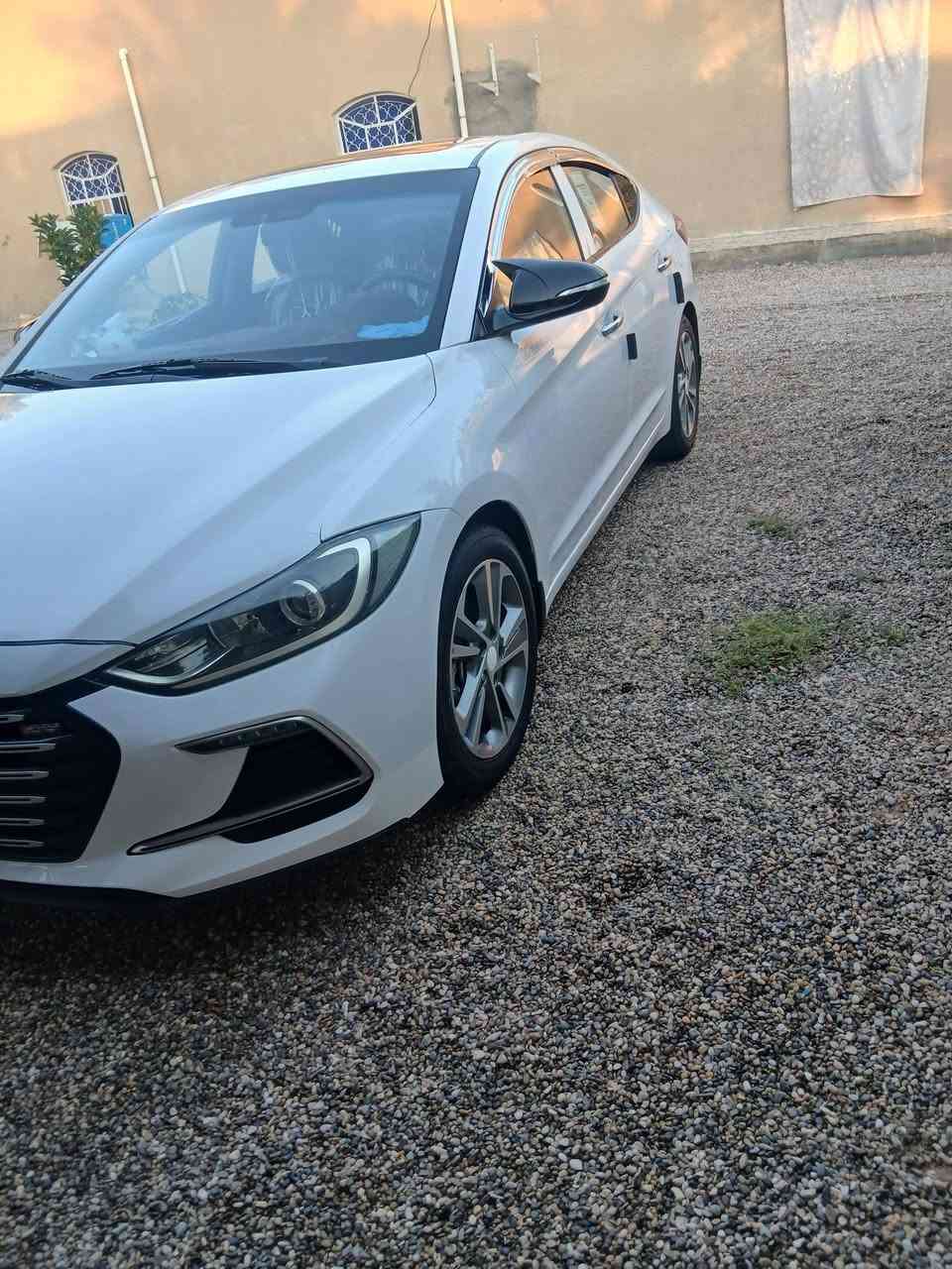 السلام عليكم النترا ٢٠١٨سوبر خليجي فول مواصفات ماعدا البصمه سيارة مال بيت مو مشتغله تكسي بيه كم رصعه او بارد شبر  بدون حادث  ماشيه ١٣٥ كم  رقم بغداد الماني بسمي  الاستفسار ***********  مكان السيارة الرمادي
