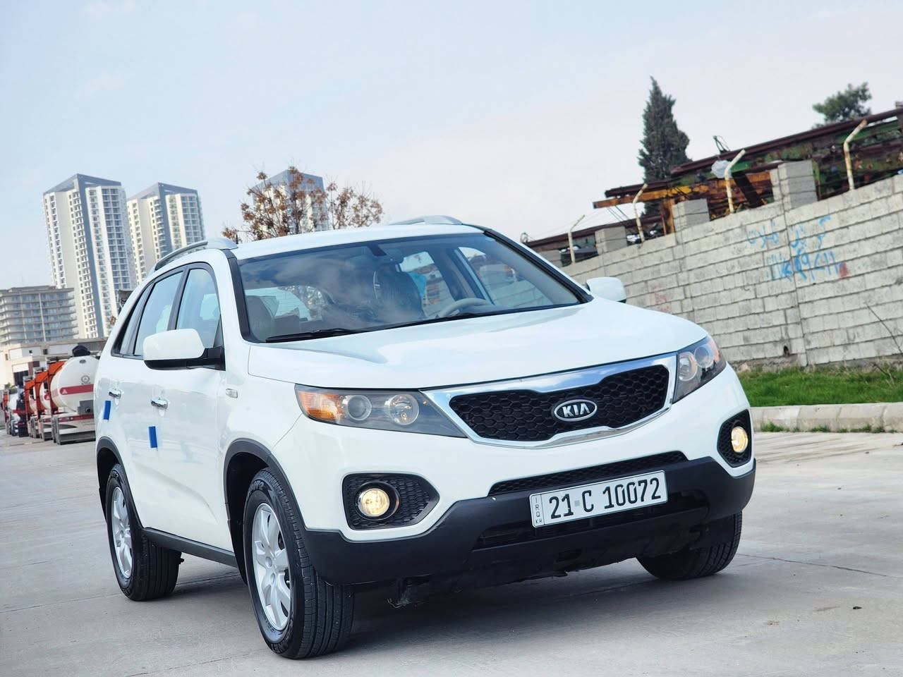 السلام عليكم فقط بيع بدون مراوس
مكان السياره #سليمانيه 
كيا سورنتو موديل 2012 خليجي مكينه دوش 2400 اربعه سلندر مكينه بلاديه مامفتوحه 
سياره نظيفه استخدام شخصي عله ايد وحده سياره جاهزه تخم تاير وصدر حداديه كله جديد ..سنويه وارقام جديد ب اسمي 
مواصفاتها الاعتياديه ٧ راكب وتبريد مركزي 
السعر 146$$ ورقه وبيها مجال لشراي 
الرقم *********** واتساب موجود
