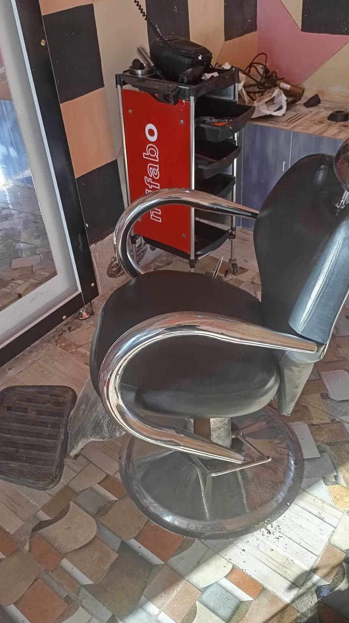 امرايه وكرسي للبيع السعر 200 العنوان بابل مسيب الرقم ***********
