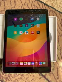 ايباد ٦ • ١٢٨ جيجا • كارتونه وكيبل