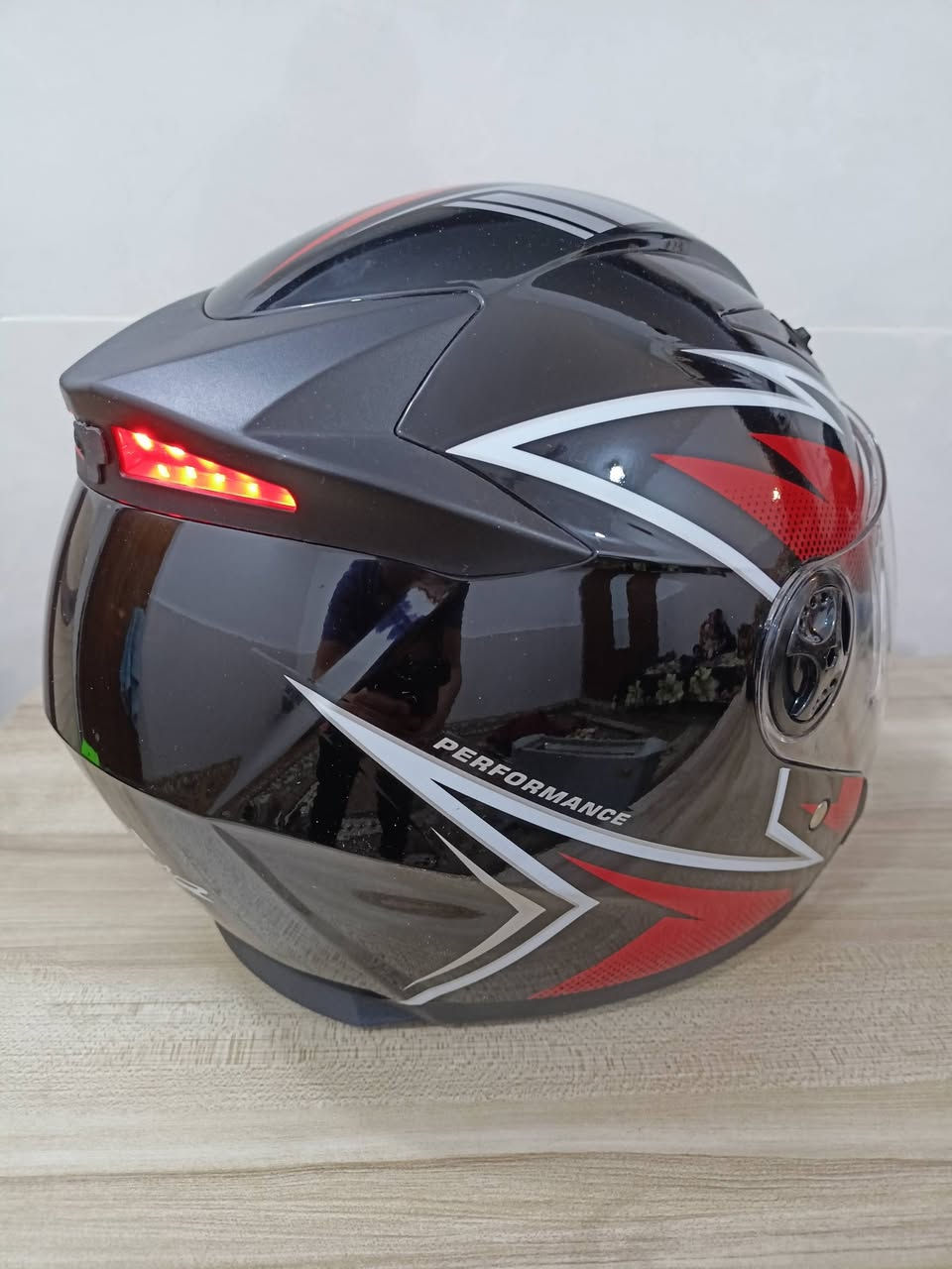 سلام عليكم
خوذة بهذا الشكل واللون المميز تحتوي على نضارة و نشرة تحذير خلفية شحن و قياسها XL سعرها 25 الف متوفر توصيل جميع محافظات العراق


**إذا كنت صاحب هذا الإعلان وتريد حذفه لأي سبب، رجاءا أرسل رسالة إلى الدعم الفني**