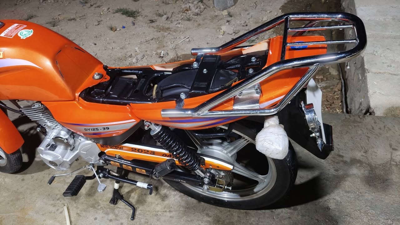 سلام عليكم عندي درجات دايون 3برتقالي 24و23و20لبيع اشراف بسمي  كلمن وسعره  وهاذه رقمي ***********غا
