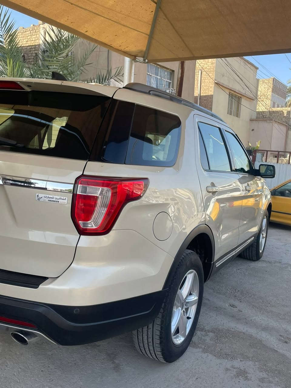 للبيع او المراوس
فورد اكسبلور
موديل 2018 
رقم بغداد بأسمي 
بصمة
كامره
حساسات خلفية 
تحكمات ستيرن
كشنات كهرباء 
غرفة مدوشمة ومغلفة كامل مع الارضيه
السياره حلوه وعليها ادامة كامله 
حادثها جاملغ ودعاميه 
السعر 180$ وبيها مجال 
الاستفسار على الرقم 
***********
