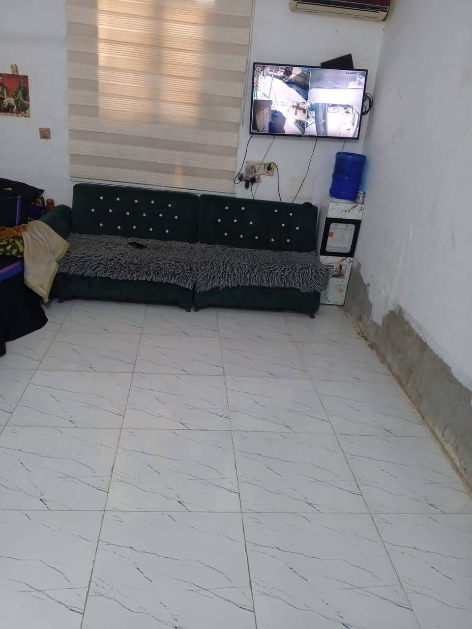 دار (طابو صرف) للبيع في كربلاء المقدسة
الموقع المميز:
 كربلاء - ملحق الفارس: ركن على ثلاث شوارع ومقابيل مدرسة، والمنطقة مخدمة بالكامل بالتبليط.

مواصفات الدار:

المساحة: 65 متر مربع.

عدد الطوابق: طابقين.

التفاصيل: 3 غرف نوم + استقبال + صالة + مجموعات صحية.

 السعر: 95 مليون دينار (قابل للتفاوض).

 للتواصل والاستفسار (واتساب فقط):
يرجى مراسلتنا عبر الرابط المباشر أو الرقم التالي:
***********

ملاحظة: نعتذر عن استقبال المكالمات الهاتفية، التواصل متاح عبر الواتساب فقط لضمان سرعة الرد وتنظيم الحجوزات.
