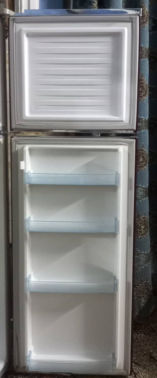 سلام عليكم ورحمة الله عندي ثلاجه للبيع طول 160سم عرض 60سم اخت جديده للإستفسار عالرقم ***********
