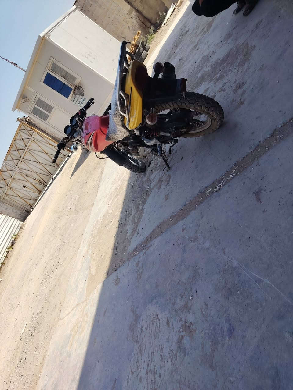 السلام عليكم دراجه جني البيع دراجه شغاله بيهه دخانه خفيفه الاستفسار لاتصال ***********السعر 250وبيه مجال  مكاني بغداد جسر ديالى الجديد الكرغوليه
