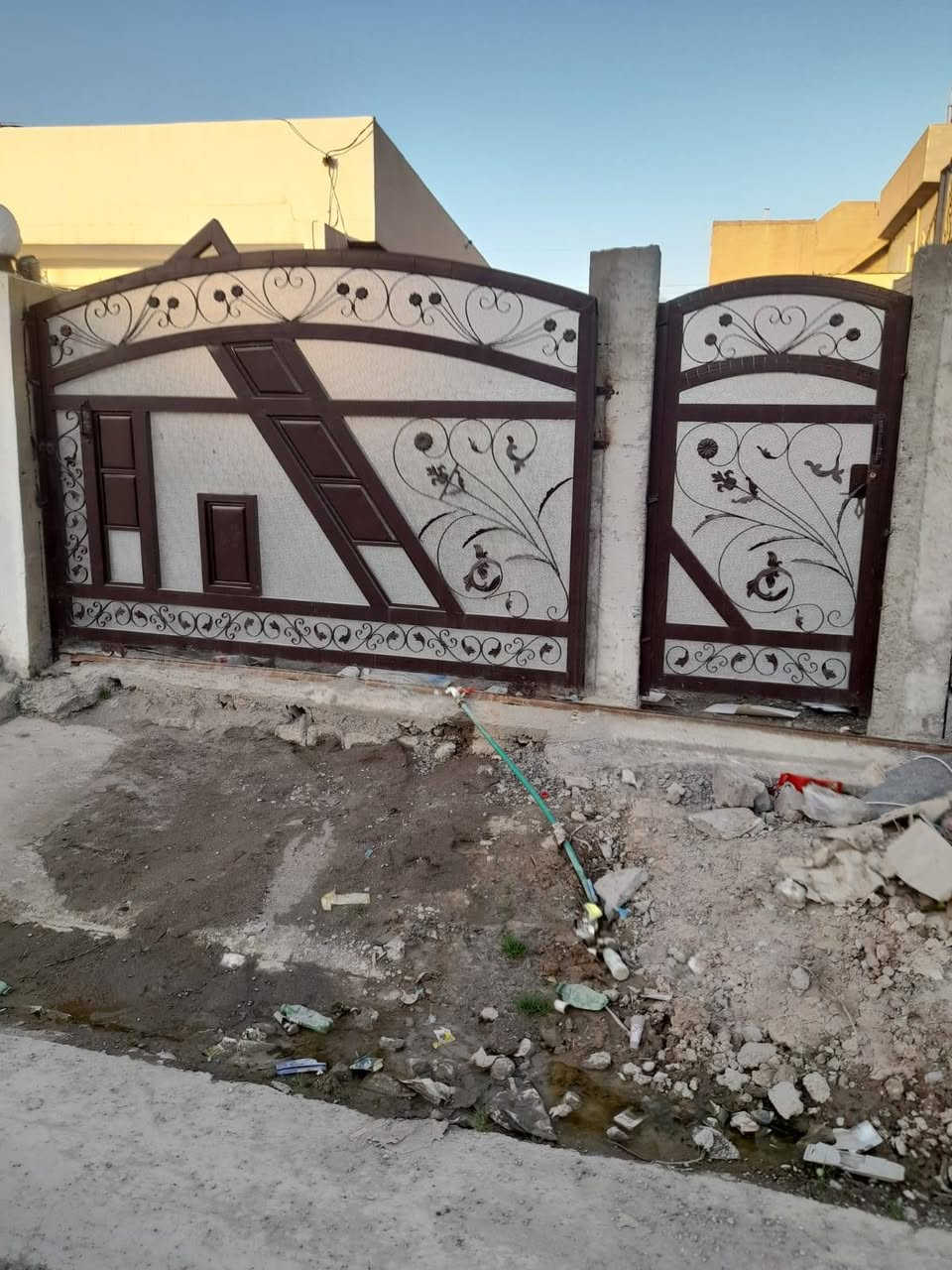 يعلن مكتب ابو يحيى لتجارة العقارات في محافظه كركوك قضاء الدبس  عن بيع   بيت هيكل سكني في حي الشهداء الجديده  بالقرب من بيت ابو رامي ابراهيم الناجي مساحته  ٣٠٠   متر خدمات   ماء وكهرباء تبليط يتكون من ٢ غرفة نوم وهول واستقبال وصحيات ومطبخ حار وبارد  السعر على الخاص  والسعر مناسب  ورخيص جدا  وبي مجال  كما موضح بالصور أدناه 👇👇👇👇👇 للتواصل عبر الأرقام التاليه

*********** يحيى الحمداني ابو عبدالله

*********** ابو يحيى

*********** يحيى الحمداني ابو عبدالله
   ( التوفيق من الله و للجميع) جميع الأرقام  واتس اب

ملاحظه
دوام المكتب من الساعة التاسعة صباحا لغاية الواحدة ليلا للتواصل على الأرقام المذكوره اعلاه ☝️☝️☝️☝️☝️☝️
