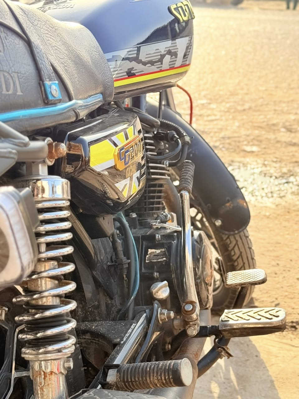 السلام عليكم 
دراجه للبيع نوع الدراجه (سيفان سونك الاصلي )بلاديه
موديل 2025 محرك 200 اوراق 
السعر 900 وبيهه مجال بصيط 
مكان القاسم 
الرقم ***********
