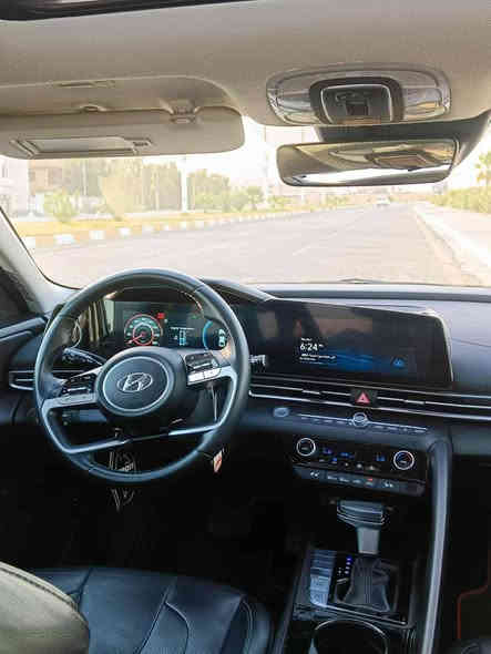 السلام عليكم 
النترا 2023 hybrid فئة limited اعلى مواصفات موجودة ب الالنترا 
وارد امريكي ضرر السيارة موضح بالصور بدون اير باك 
مواصفات السيارة 
1. شاشة عدادات
2. شاشة تعدم Apple car play و android auto 
3. لد متغير اكثر من 20 لون 
4. خزن مقاعد السائق وضعيات اثنين
5. نقطة عمياء 
6. رادار امامي خلفي متفاعل عند الخطر 
7. كامرة خلفية و حساسات خلفية 
8. تشغيل عن بعد
9. فتحة سقف 
10. شحن وايرليس
11. Auto hold 
12. هاند بريك دكمة 
13. تبريد و تدفئة مقاعد ممتاز جداً من افضل السيارات ب هذا الموضوع
14. مثبت سرعة متفاعل يعني يغير سرعة السيارة حسب سرعة السيارة الامامك
15. النظام المحافظة على المسار و ايضا من افضل السيارات ب هذا الموضوع رغم سعره البسيط

اخوان اي استفسار اني حاضر و بالخدمة اتصل و ادلل
*********** موجود واتساب ايضا
