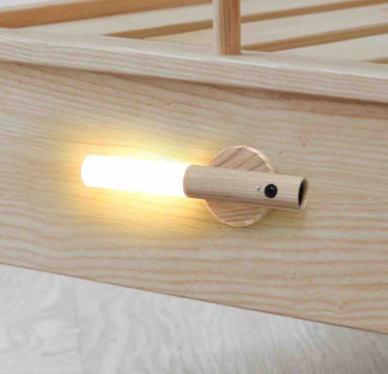 ✨ مصباح الاستشعار المغناطيسي الخشبي &

(السعر ٢٣ الف فقط والتوصيل مجاني ) 

; أناقة وضوء يشتغل وحده! خلي بيتك يصير أرتب وأرقى ويا هالمصباح الخشبي الذكي 😍 يشتغل تلقائياً من يتحسس حركة، ويعطي ضوء دافي وهادي يخلي المكان راقي ومريح. 

⭐ المميزات: ⚡ استشعار حركة: يضوي بس تمُر يمّه

;مثالي للممرات، غرف النوم، داخل الدولاب، أو يم السرير. 🧲 مغناطيسي قابل للفصل: ينلصق بأي سطح معدني وتكدر تفصله وتستخدمه كمصباح يدوي. 🔋 قابل للشحن USB: بطارية تدوم للـ 8 ساعات. 🌿 تصميم خشبي أنيق: شكل فاخر يضيف لمسة ديكور حلوة بأي مكان. 💡 

إضاءة دافئة ومريحة: ما تزعج العين&

 للاستخدام الليلي. 🔘 

3 أوضاع تشغيل: 
Auto &ndash; تشغيل تلقائي 
On &ndash; إضاءة مستمرة 
Off &ndash; إيقاف 📏 

المواصفات: الطول: 18 سم القطر: 2.5 سم القاعدة المغناطيسية: 6 سم مدة التشغيل: لغاية 8 ساعات الشحن

: USB المواد: خشب طبيعي + بلاستيك مقاوم للحرارة 🏠 

الاستخدامات: 
الممرات &; الدرج &; يم السرير &; داخل
 الخزانة &; المطبخ &; السيارة &; السفر &; ديكور مضيء خلي بيتك أرتب وأذكى بمصباح واحد! 

(السعر ٢٣ الف فقط والتوصيل مجاني ) 
باقي آخر ٢٩ قطعه قبل نفاذ الكميه 

🚚 التوصيل متوفر لكل المحافظات


**إذا كنت صاحب هذا الإعلان وتريد حذفه لأي سبب، رجاءا أرسل رسالة إلى الدعم الفني**