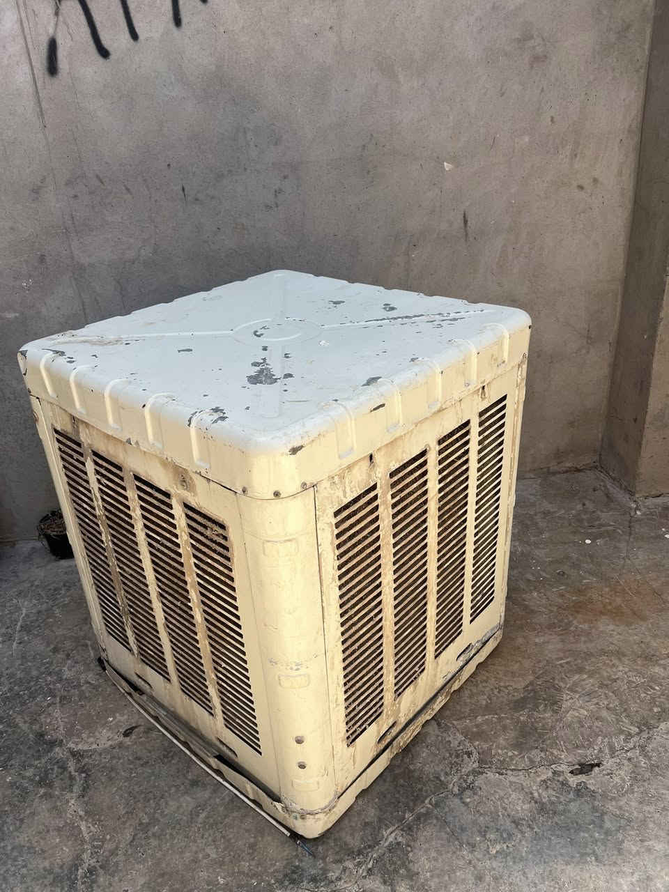 مبرده للبيع شغاله ميه بل ميه موطور بعده جديد وكشرهة نضيف 100 الف وبيهة مجال شويه للستفسار ***********
