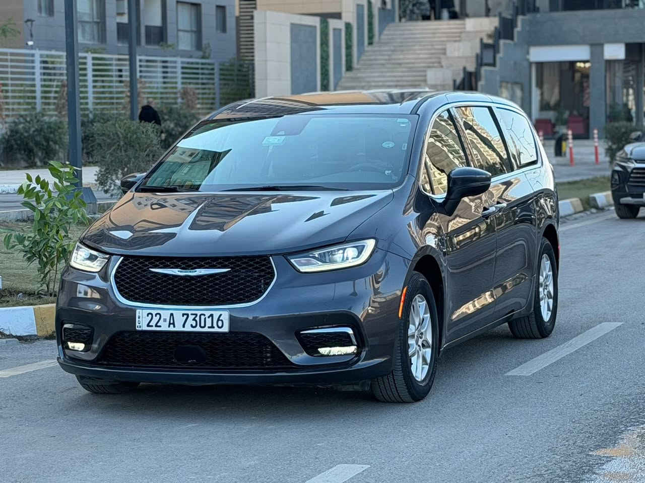 Chrysler Pacifica Touring L 2023 Gray 3.6L vin
للبيع دوج باسفيكا وارد امريكي موديل 2023

حادث موضح بالصور صبغ نص باب الصندوق باقي السيارة مكفولة من الصبغ 

***********

سعر 243 ورقة 

بصمة تشغيل وابواب بصمة وتشغيل عن بعد 

حجم محرك 3600 

ابواب خلفية سلايد كهربائي 

كشنات جلد وكهرباء 

كشن خزن 

صندوق كهرباء شفط 

كير ماوس

منافذ شحن بكل مكان

شاشة كبيرة الحجم وكامرة دوارة

اشاير بالمري 

رادار نقطة عمياء تحديد مسار توقف ذاتي 

لايت وبك لايت اناره زينون led

7 راكب 

ثلاث قطع تبريد مركزي

هاند بريك بصمة 

سعر 243 ورقة 

رقم اربيل خصوصي دخول جديد وترقيم جديد 

مكان السيارة بغداد الكرخ قرب شارع مطار بغداد الدولي 

***********
