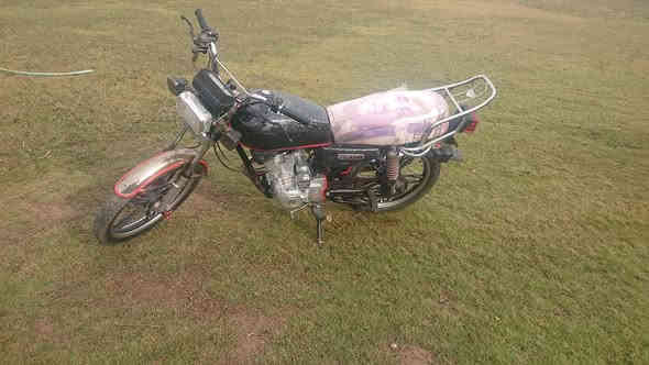 سلام وعليكم
للبيع سيفان 22 محرك مكفول ورقه كارتونيه
بيهه نقوصات بسيطه السعر 450  وبيهه مجال
 مكان تقاطع السياحي كنعان... موجود خاص
***********
